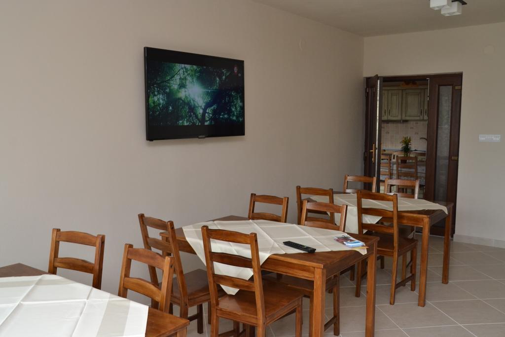 Vila Golful Dunarii Dubova Luaran gambar