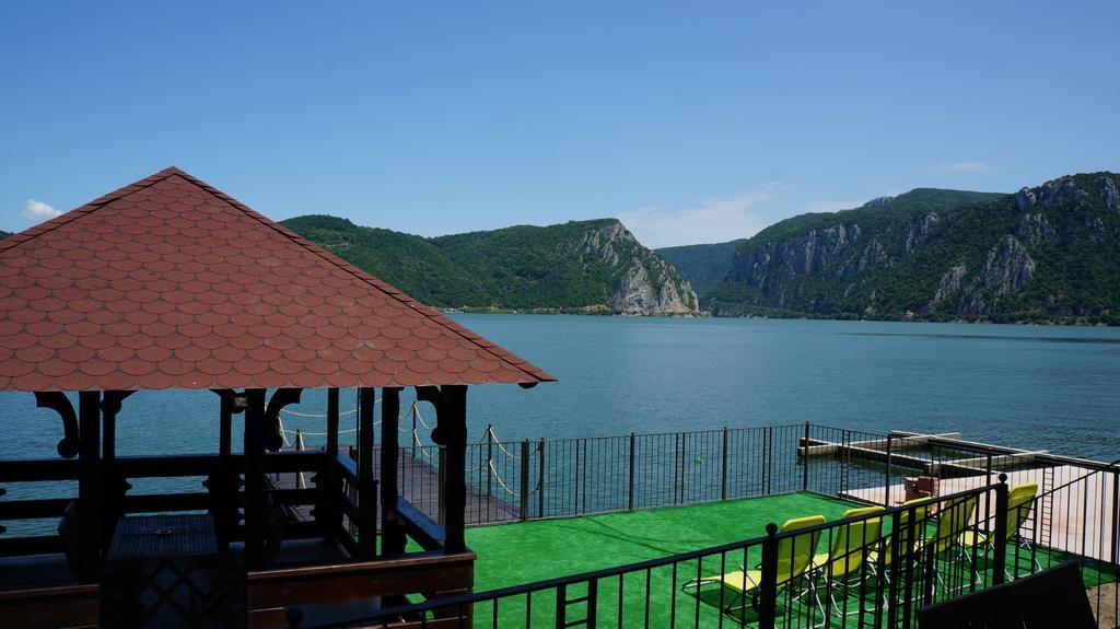 Vila Golful Dunarii Dubova Luaran gambar