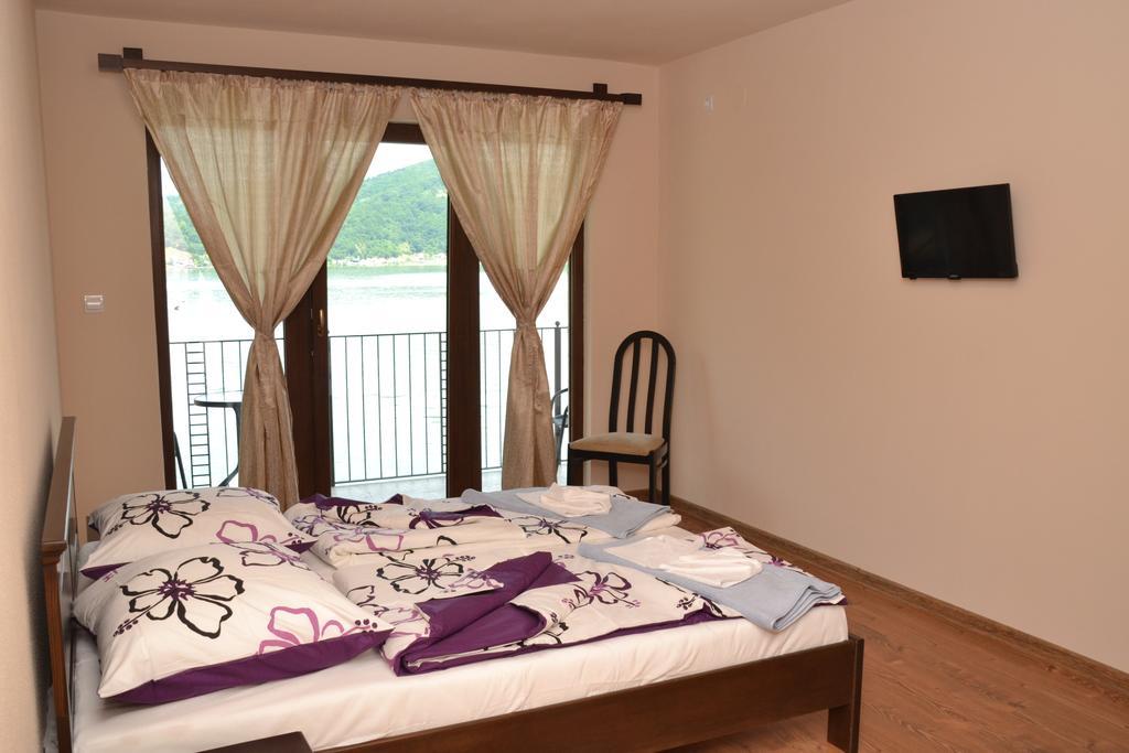 Vila Golful Dunarii Dubova Luaran gambar