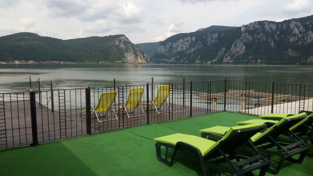 Vila Golful Dunarii Dubova Luaran gambar