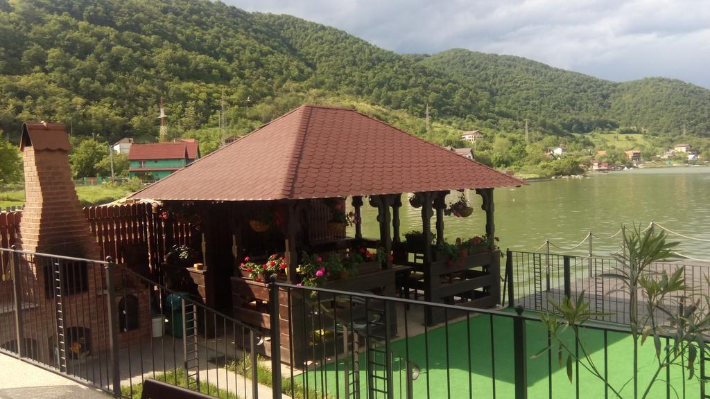 Vila Golful Dunarii Dubova Luaran gambar