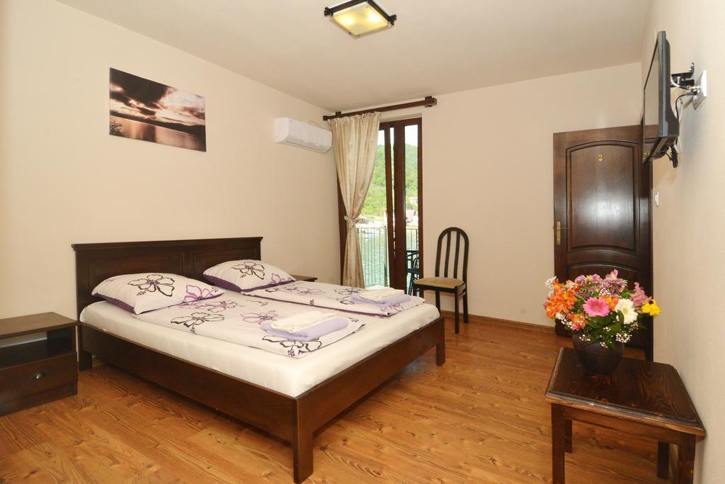 Vila Golful Dunarii Dubova Luaran gambar