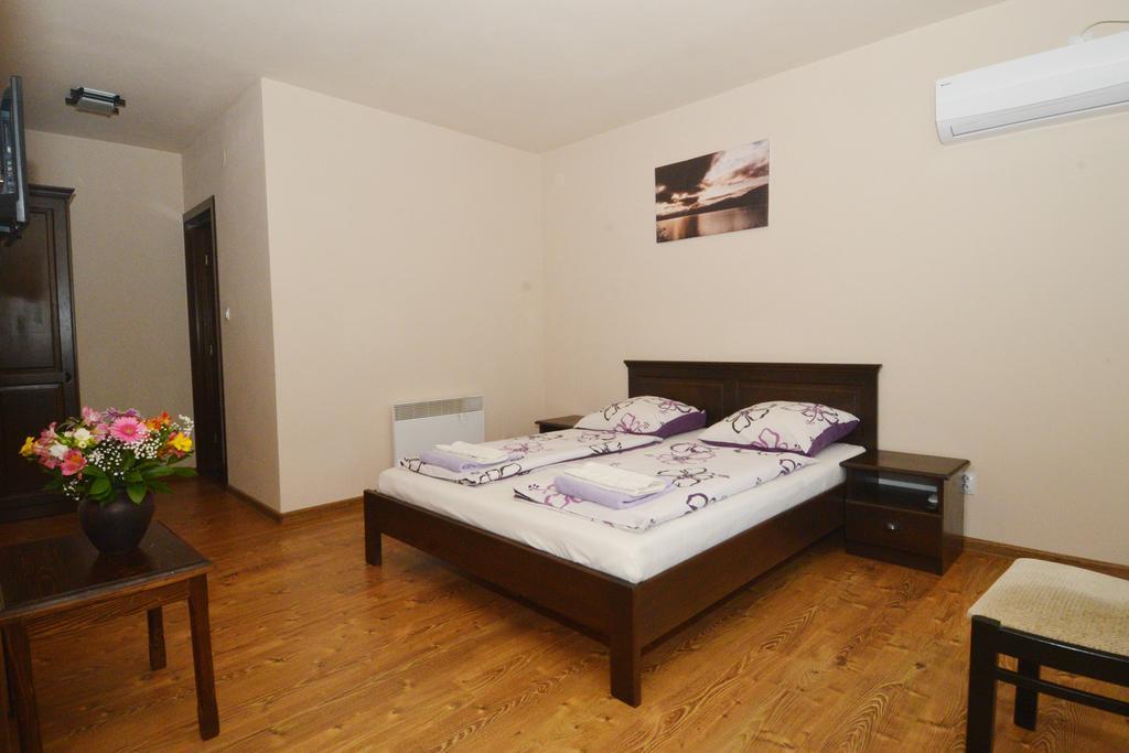 Vila Golful Dunarii Dubova Luaran gambar