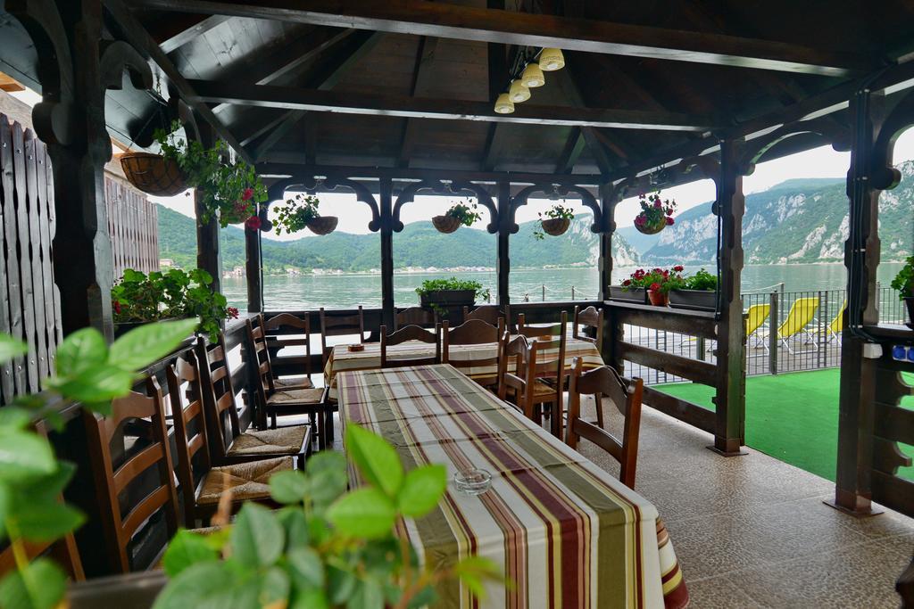 Vila Golful Dunarii Dubova Luaran gambar