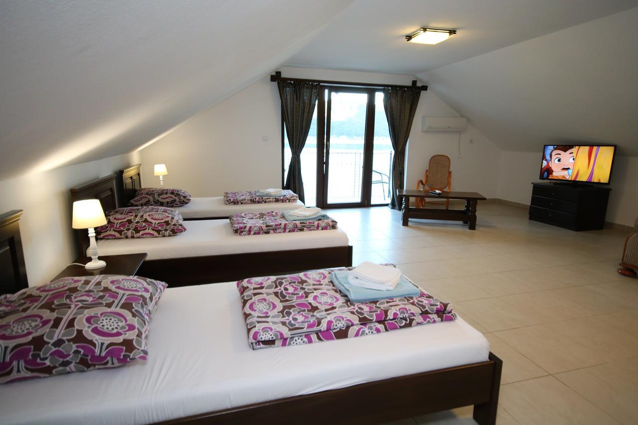 Vila Golful Dunarii Dubova Luaran gambar