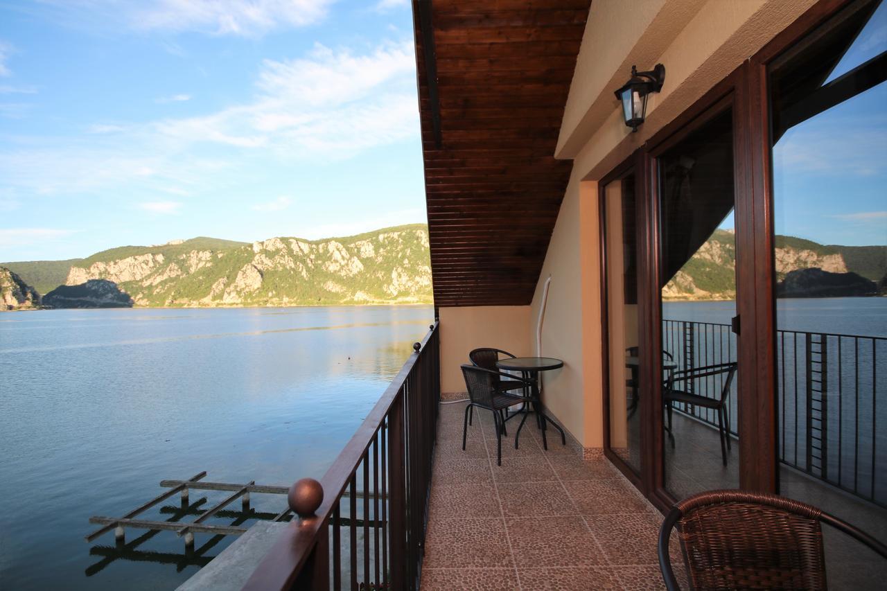 Vila Golful Dunarii Dubova Luaran gambar