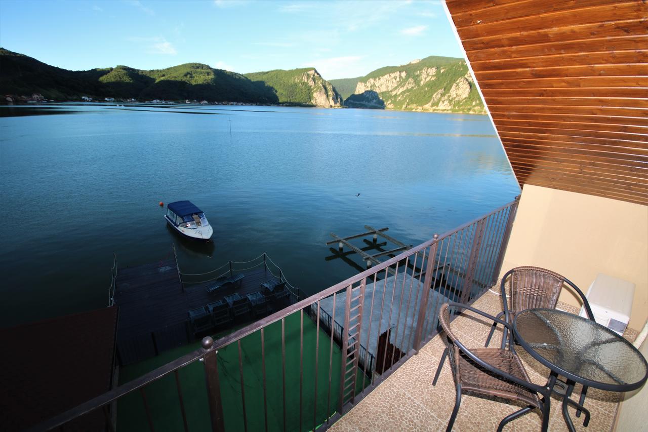Vila Golful Dunarii Dubova Luaran gambar